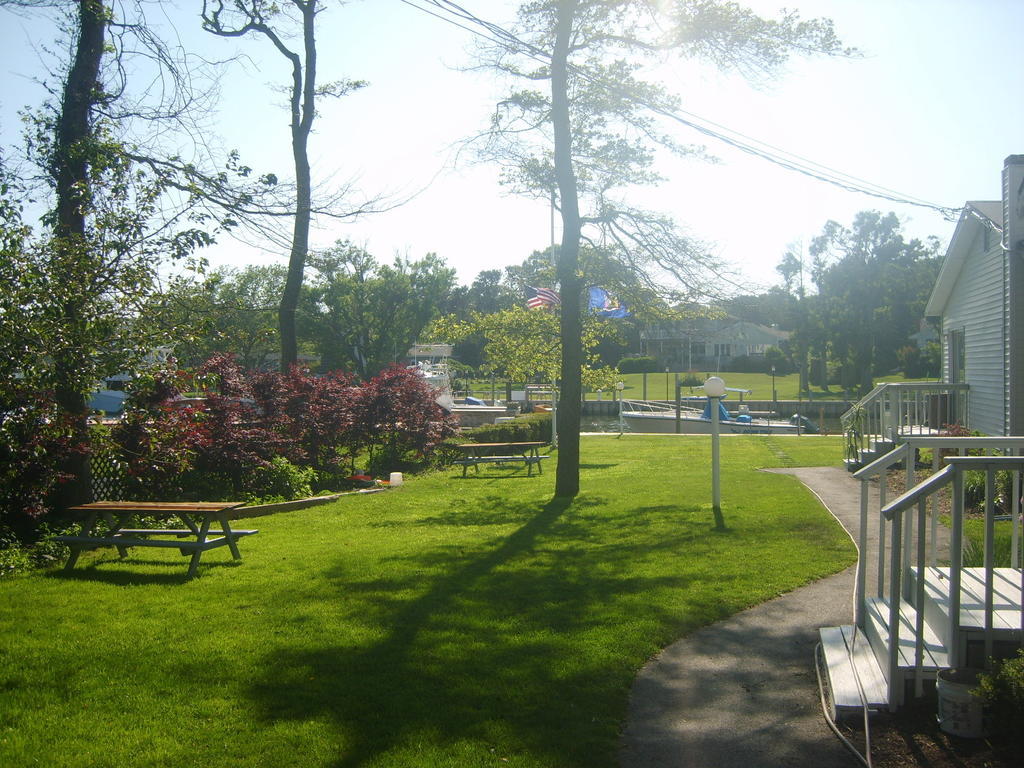 The Drake Inn Hampton Bays Exterior photo